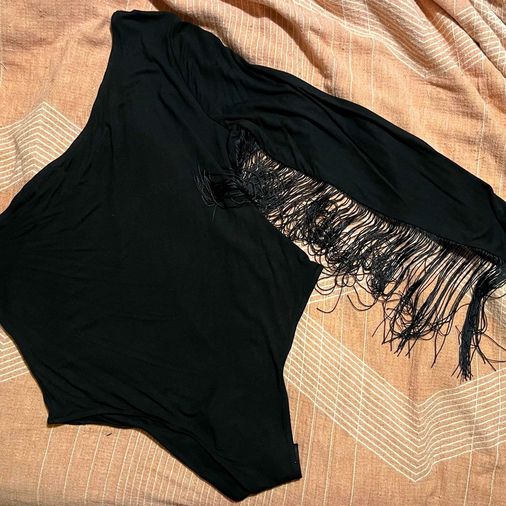 One sleeve fringe black bodysuit